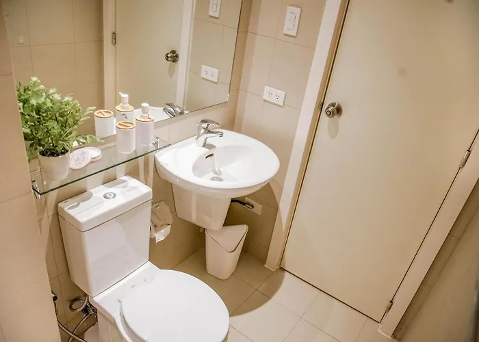 Apartahotel Pearl Suites 2br Scandinavian By Aidehaven At Azure Manila