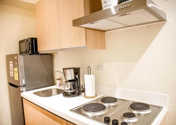 Apartahotel Pearl Suites 2br Scandinavian By Aidehaven At Azure Manila